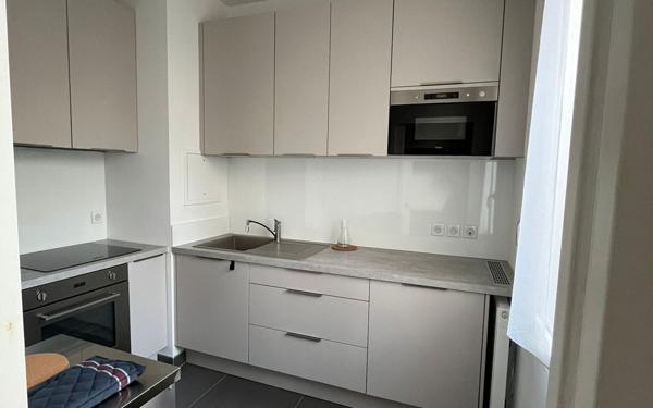 Appartement à louer    2 pièces • 53 m2 Paris 14