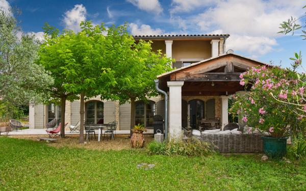 Maison à vendre    5 pièces •  Uzès