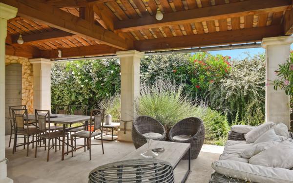 Maison à vendre    5 pièces •  Uzès