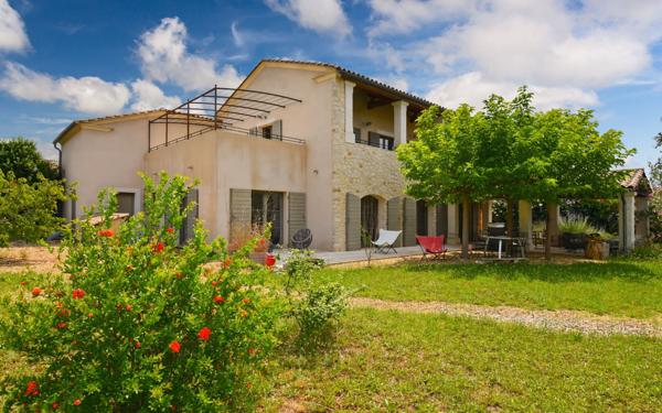 Maison à vendre    5 pièces •  Uzès