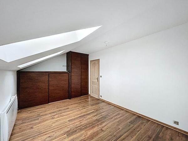 Appartement 4 pièces en duplex de 80 m² - Aix-les-Bains- spacieux et fonctionnel, proche des commodités et du centre-ville avec cave et parking