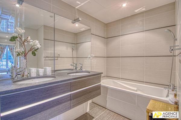 Versailles Rive-Droite - Appartement 6 pièces 204 m² Carrez situé au 2ème étage avec ascenseur, 2 caves et 2 places de parking en sous-sol €1 495 000 ** - Référence 25569