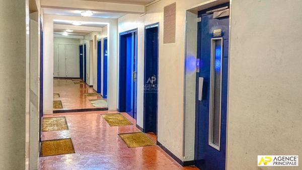 Versailles Rive-Droite - Appartement 6 pièces 204 m² Carrez situé au 2ème étage avec ascenseur, 2 caves et 2 places de parking en sous-sol €1 495 000 ** - Référence 25569