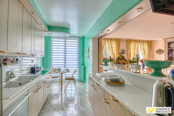 Versailles Rive-Droite - Appartement 6 pièces 204 m² Carrez situé au 2ème étage avec ascenseur, 2 caves et 2 places de parking en sous-sol €1 495 000 ** - Référence 25569