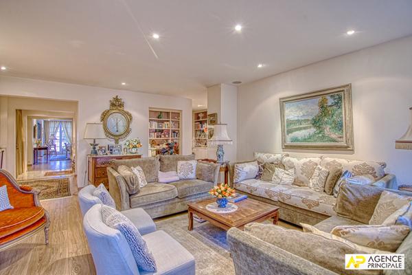 Versailles Rive-Droite - Appartement 6 pièces 204 m² Carrez situé au 2ème étage avec ascenseur, 2 caves et 2 places de parking en sous-sol €1 495 000 ** - Référence 25569