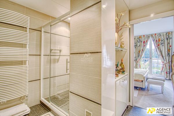 Versailles Rive-Droite - Appartement 6 pièces 204 m² Carrez situé au 2ème étage avec ascenseur, 2 caves et 2 places de parking en sous-sol €1 495 000 ** - Référence 25569