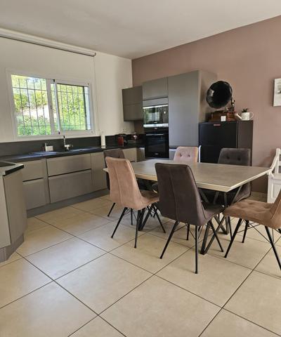 Maison mitoyenne dans petite résidence sécurisée