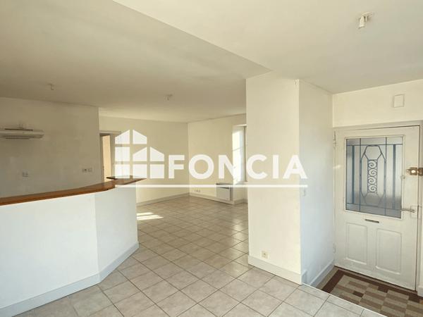 Location Appartement 3 pièces 60 m² - 7 RUE VAUDREUIL Rochefort 17300