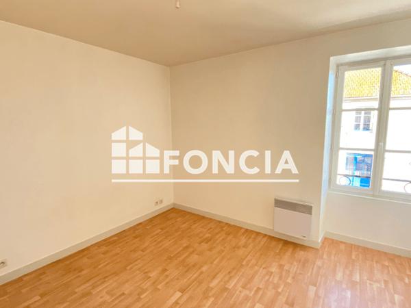 Location Appartement 3 pièces 60 m² - 7 RUE VAUDREUIL Rochefort 17300