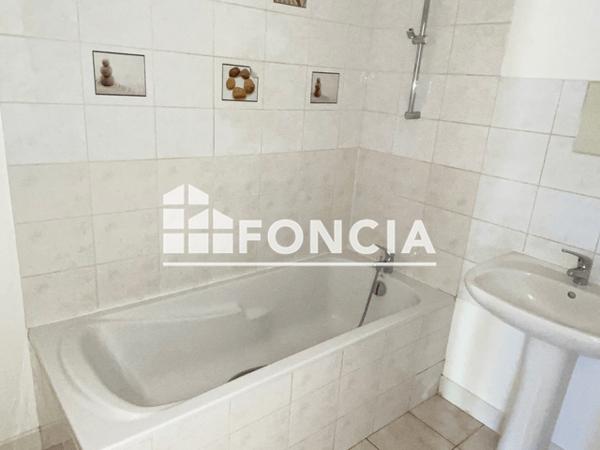 Location Appartement 3 pièces 60 m² - 7 RUE VAUDREUIL Rochefort 17300
