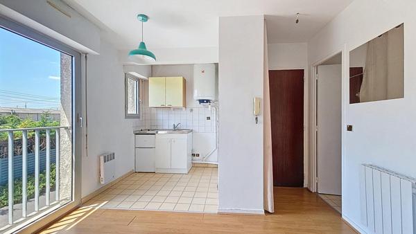 BEAU STUDIO AVEC LOGGIA ET PLACE DE PARKING PRIVÉ