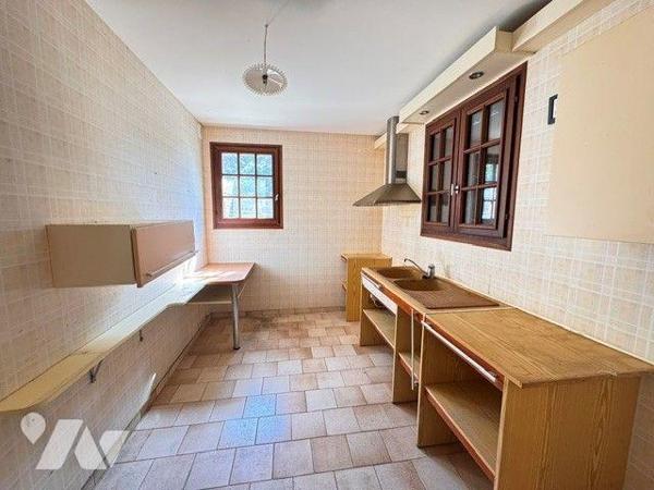 A vendre maison à MOELAN SUR MER (29)

Maison d'une superficie de 96,95 m² avec vie en rez de...