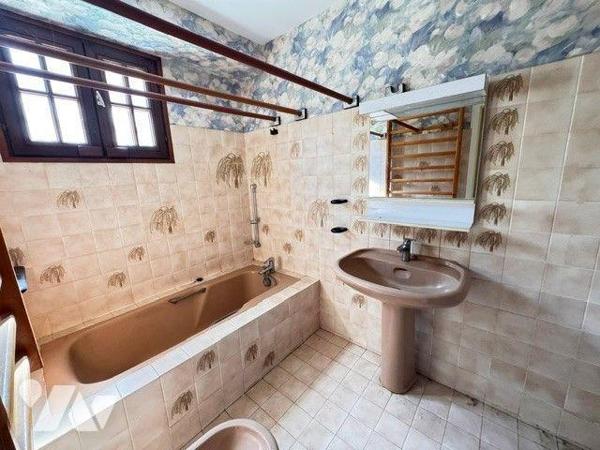 A vendre maison à MOELAN SUR MER (29)

Maison d'une superficie de 96,95 m² avec vie en rez de...