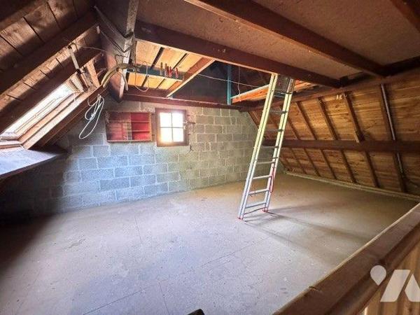 A vendre maison à MOELAN SUR MER (29)

Maison d'une superficie de 96,95 m² avec vie en rez de...