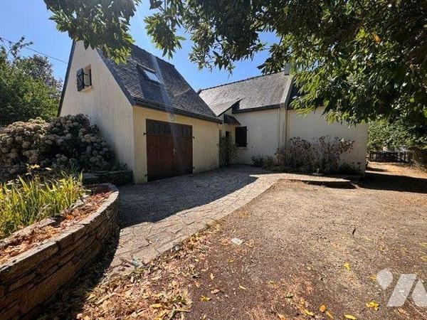 A vendre maison à MOELAN SUR MER (29)

Maison d'une superficie de 96,95 m² avec vie en rez de...
