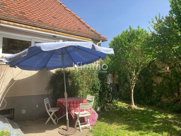 Maison de charme, jardin accès privé rivière proche centre.