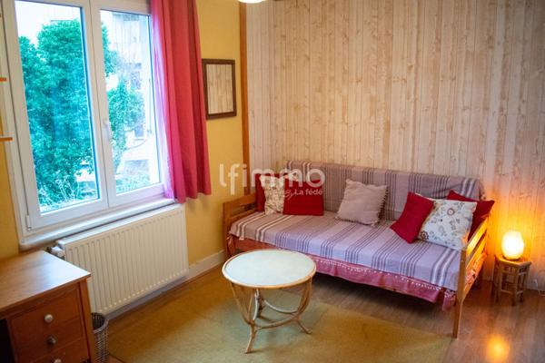 Maison de charme, jardin accès privé rivière proche centre.