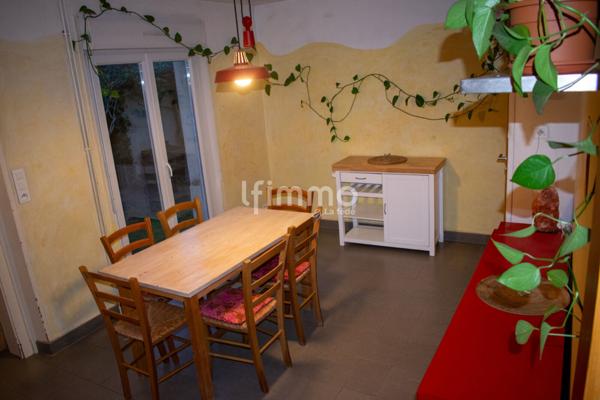 Maison de charme, jardin accès privé rivière proche centre.