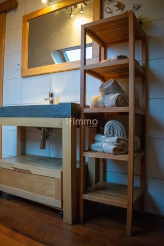 Maison de charme, jardin accès privé rivière proche centre.