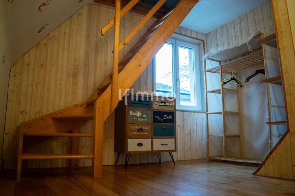 Maison de charme, jardin accès privé rivière proche centre.