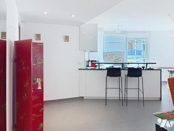 Appartement de 3/4 Pièces dans une résidence récente sécurisée  avec piscine. Cave et Garage.