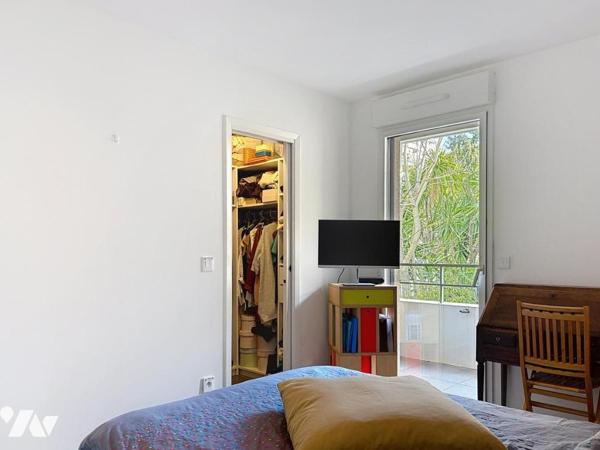 Appartement de 3/4 Pièces dans une résidence récente sécurisée  avec piscine. Cave et Garage.