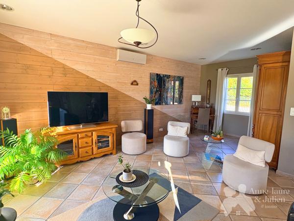 Pélissanne - Villa 140 m², terrain paysager de 1 000 m² et suite indépendante