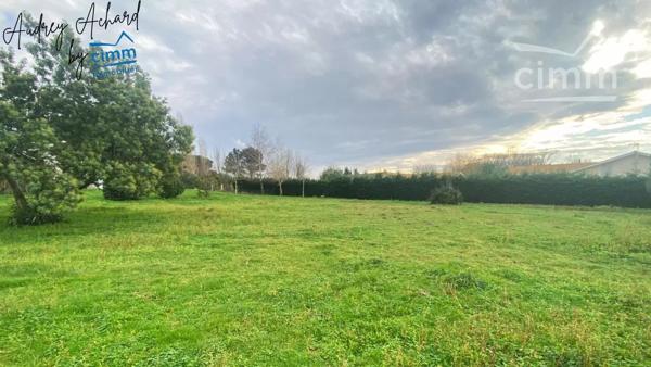 Vous souhaitez construire dans un environnement paisible tout en restant proche des commodités ?