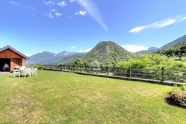 Maison de village Saint-Jeoire-Prieuré 76 m2 avec jardin et garage