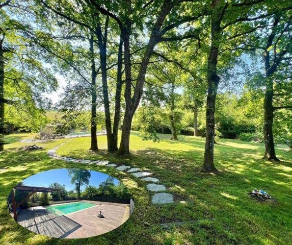 Grande Villa avec terrain clos , dépendance et piscine