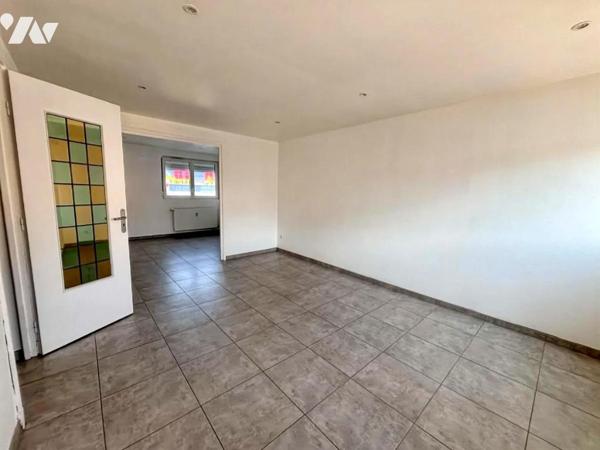 Appartement T3 sur Calais Nord 1er étage sans travaux 