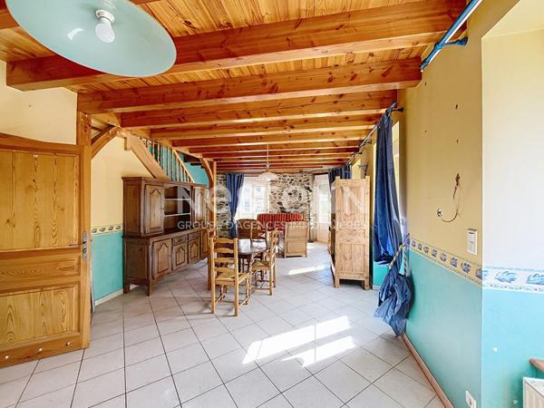 Bel immeuble plein centre d'Yssingeaux avec commerce en rdc et un appartement à l'étage