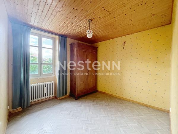 Bel immeuble plein centre d'Yssingeaux avec commerce en rdc et un appartement à l'étage