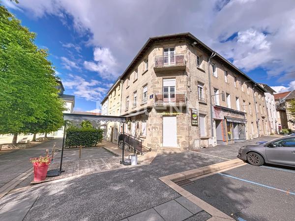 Bel immeuble plein centre d'Yssingeaux avec commerce en rdc et un appartement à l'étage