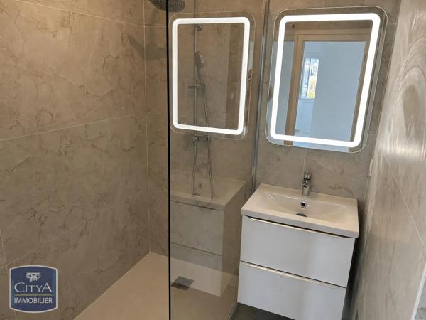 Appartement à louer 3 pièces 69.7m² Oyonnax (01100)