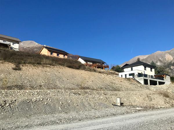 Terrain 735 m2