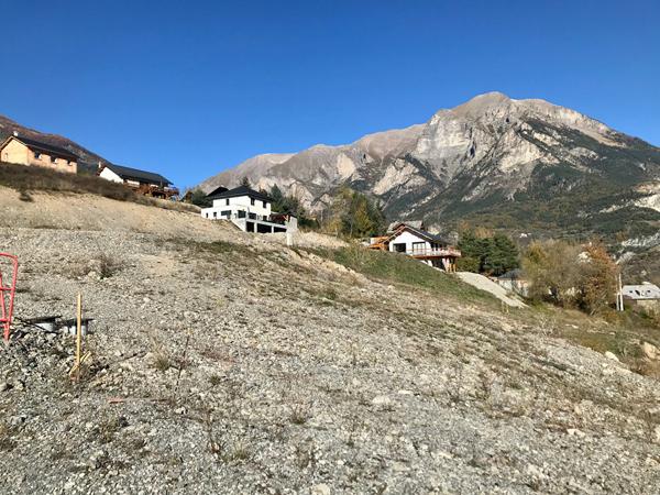 Terrain 735 m2
