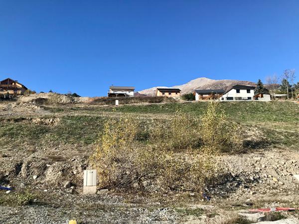 Terrain 735 m2