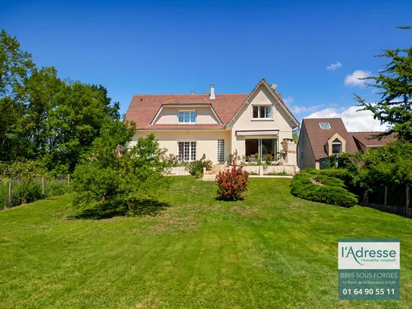 Maison familiale 6 chambres, sous-sol total, terrain 1590 m²