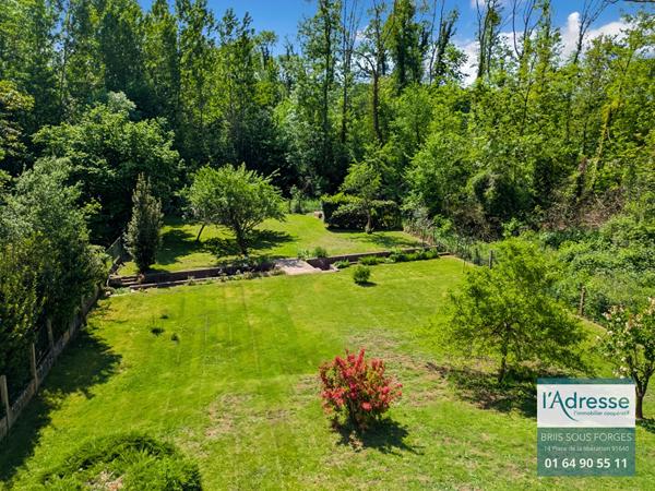 Maison familiale 6 chambres, sous-sol total, terrain 1590 m²