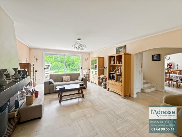Maison familiale 6 chambres, sous-sol total, terrain 1590 m²