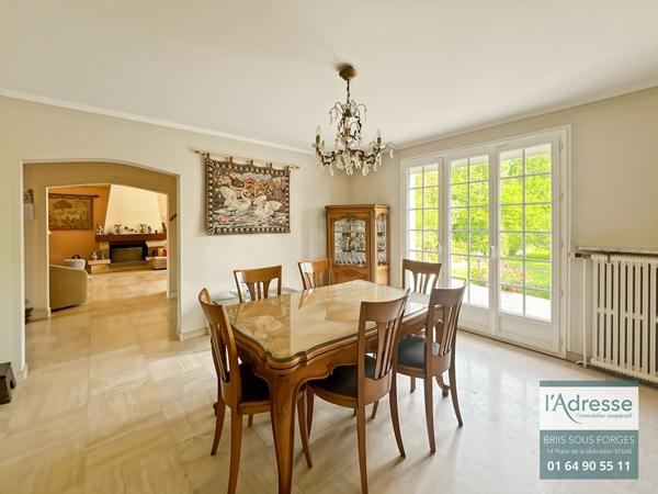 Maison familiale 6 chambres, sous-sol total, terrain 1590 m²