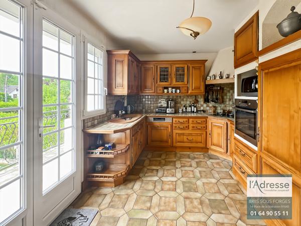 Maison familiale 6 chambres, sous-sol total, terrain 1590 m²
