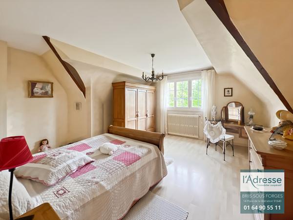 Maison familiale 6 chambres, sous-sol total, terrain 1590 m²