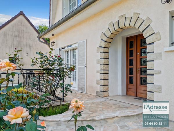Maison familiale 6 chambres, sous-sol total, terrain 1590 m²