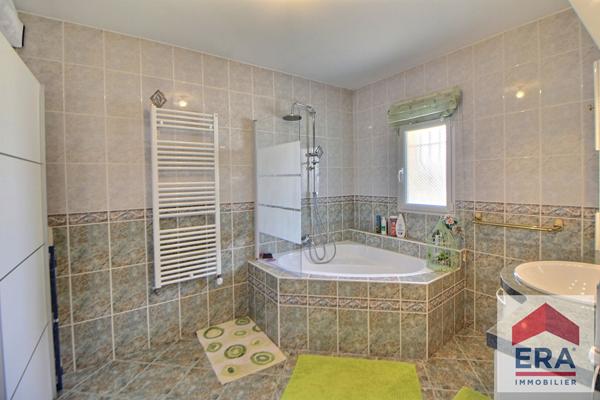 Maison Pierrelatte 6 pièces - 163 m2 habitable - 908m² de terrain!