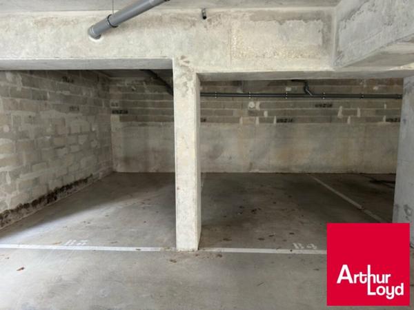 ANGLET, murs à vendre de 134 M² - Bureau Neuf avec 4 parkings. Idéal Comptable, Architecte....