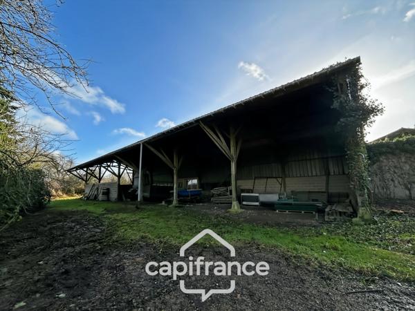 Longère en pierre à rénover avec four à pain du XVIᵉ siècle, grand hangar et 3 000 m² de terrain – Plémet