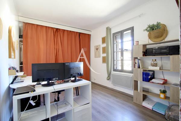 LANSARGUES CENTRE VILLE - MAISON DE VILLE RÉNOVÉE - 170 M2 - 3 CHAMBRES AVEC POSSIBILITE 4EME - 2 SDB - VASTE PIÈCE MULTIMÉDIA - BUANDERIE - COUR - TROPÉZIENNE