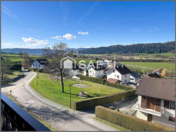 Vue dégagée, balcon avec vue, garage et potentiel